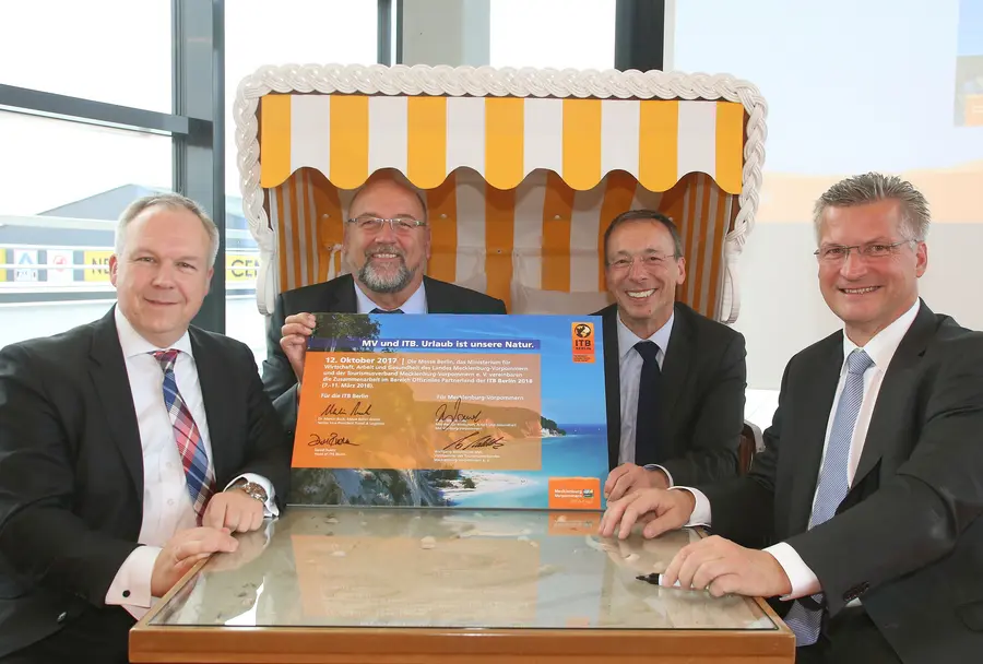 MV wird Partneland auf der ITB 2018, v. l. n. r. David Ruetz, Head of ITB Berlin, Harry Glawe, Minister für Wirtschaft, Arbeit und Gesundheit Mecklenburg-Vorpommern, Dr. Martin Buck, Senior Vice President Travel + Logistics und Mitglied der Geschäfts...
