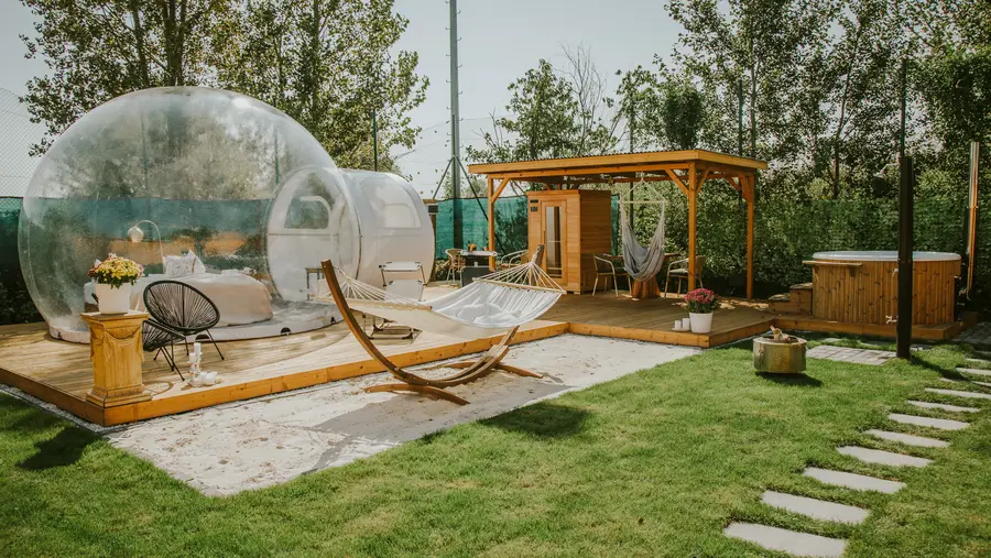 Die neuen Bubble Tents am Schloss Krugsdorf. Die neuen Bubble Tents am Schloss Krugsdorf.