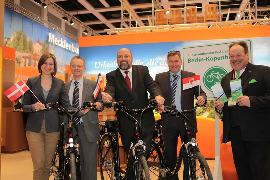 Partner aus Mecklenburg-Vorpommern, Brandenburg und Dänemark stellen 1. internationalen Pedelec-Radweg vor (Foto: Bildschön)