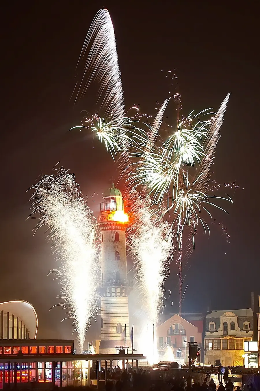 Leuchtturm in Flammen in Rostock-Warnemünde (Foto: mvevent/Thomas Schmidt)