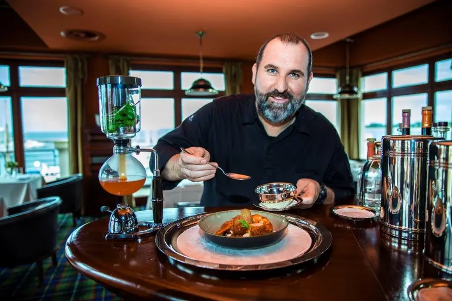 André Münch, Küchenchef im Restaurant „Der Butt“ in der Yachthafenresidenz Hohe Düne in Rostock-Warnemünde André Münch, Küchenchef im Restaurant „Der Butt“ in der Yachthafenresidenz Hohe Düne in Rostock-Warnemünde