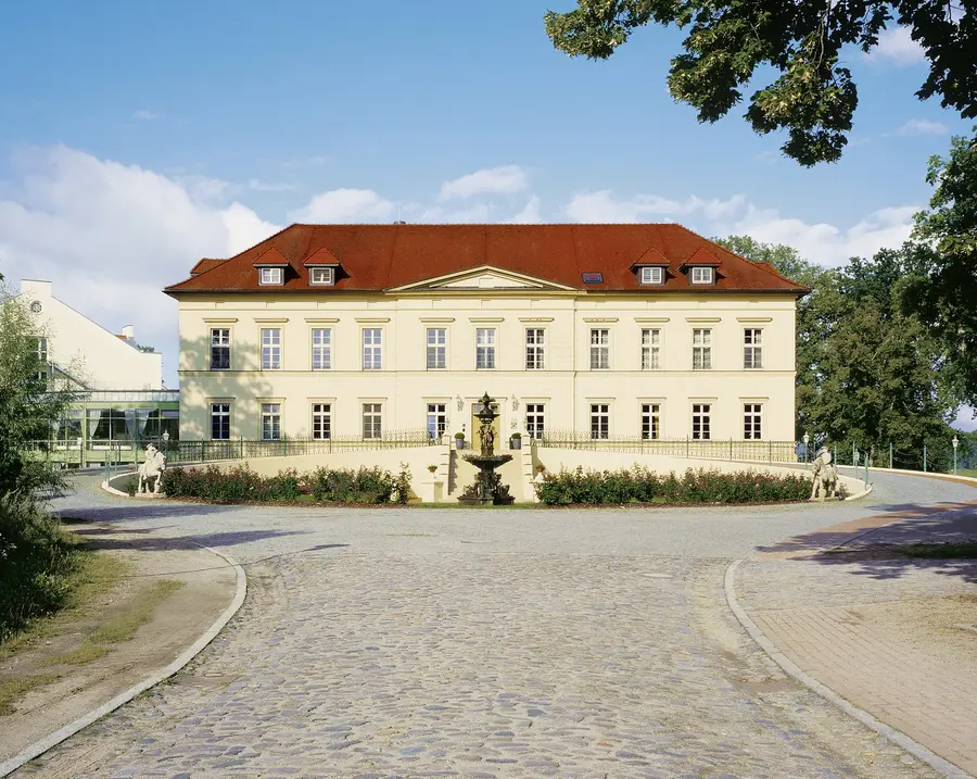 Schloss_Teschow.jpg