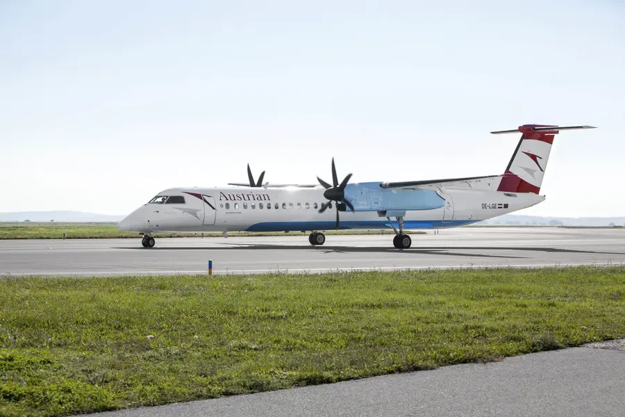 Eine "Dash 8 Q400" verkehrt ab 2015 zwischen Linz und Rostock-Laage