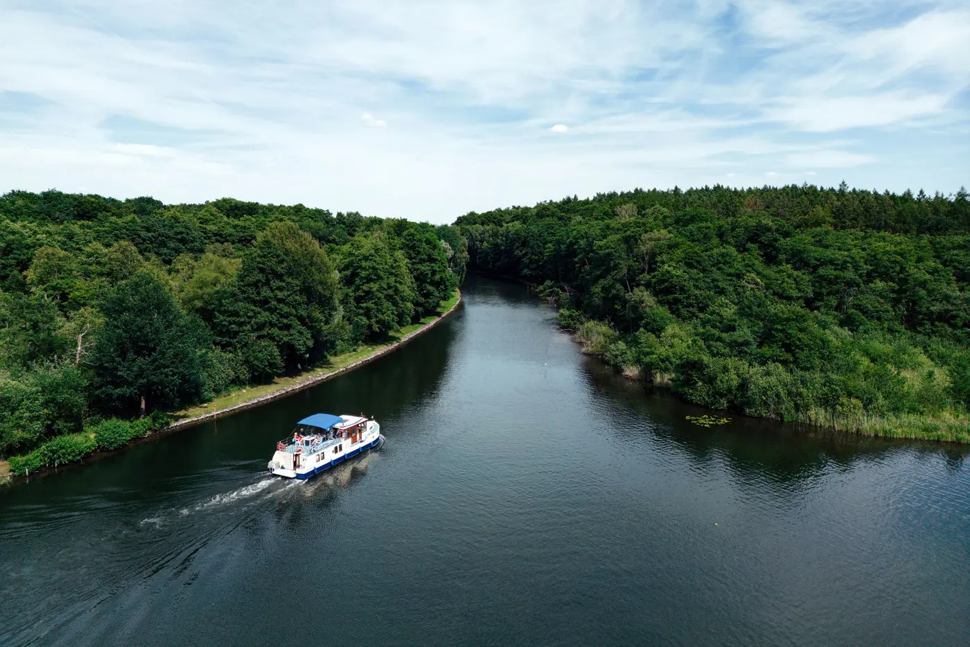 Hausboot_Reeckkanal_MV-TMV_Petermann.jpg