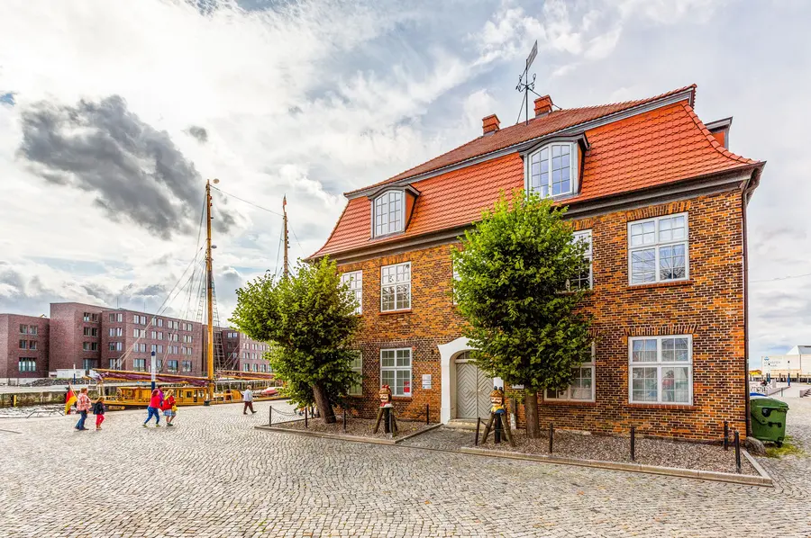 Baumhaus am Alten Hafen, in dem sich das Maritime Traditionszentrum befindet.