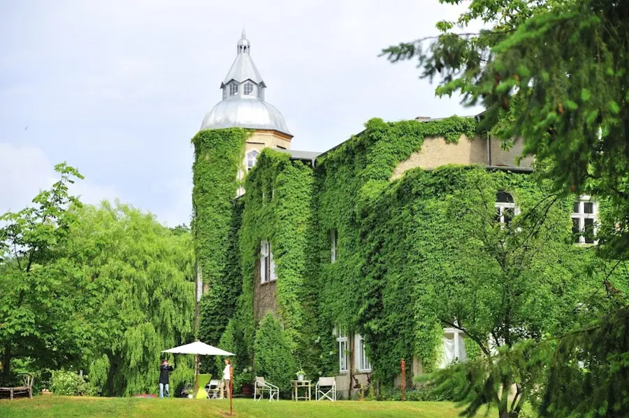 Das Gutshaus Wesselstorf  begrüßt Gäste zur Mittsommer-Remise