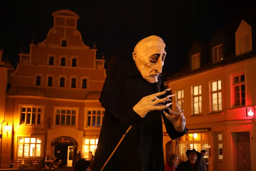 Am 2. Mai starten in Wismar thematische Führungen und Veranstaltungen zum Stummflimklassiker „Nosferatu“. Am 2. Mai starten in Wismar thematische Führungen und Veranstaltungen zum Stummflimklassiker „Nosferatu“.